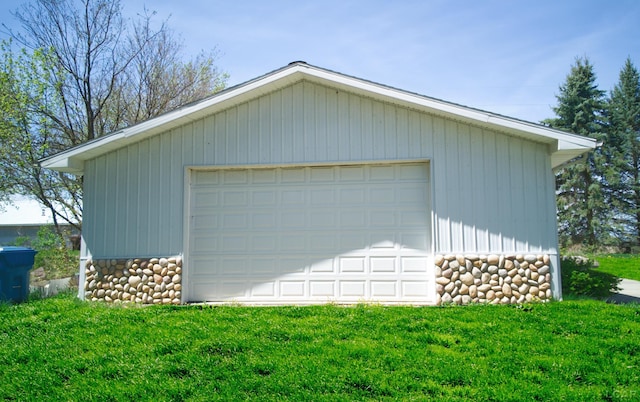 view of detached garage