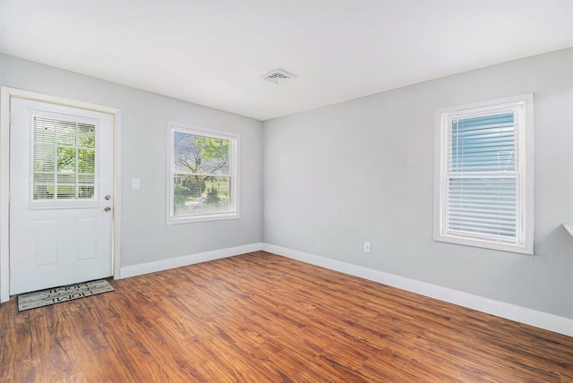 604 Montana Ave, Pontiac, MI 48341 - foyer featuring wood finished floors and baseboards