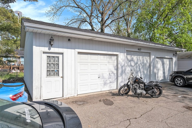 view of detached garage