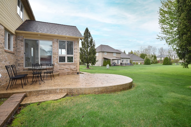 view of yard featuring a patio area