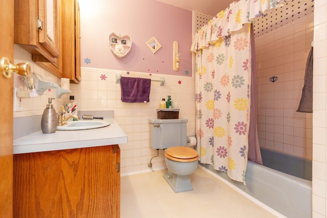 70765 Carter Ave, Niles, MI 49120 - full bath with vanity, toilet, and shower / tub combo