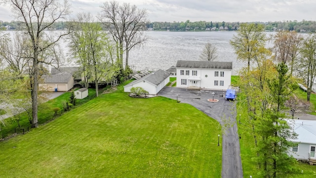 bird's eye view featuring a water view