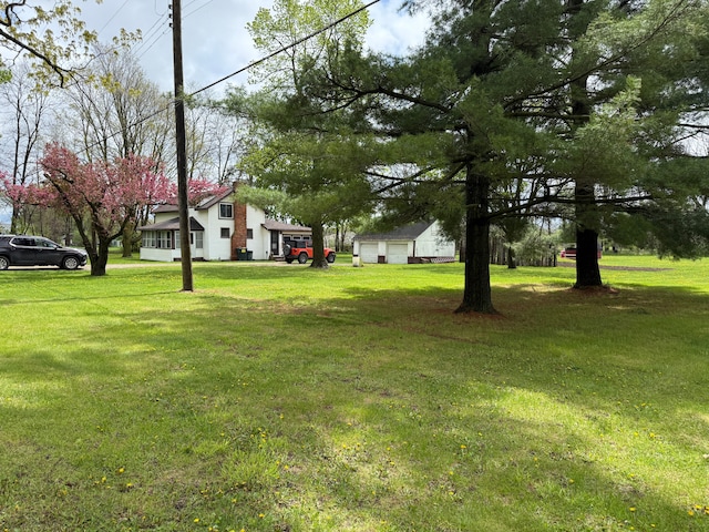 view of grassy yard featuring a detached garage