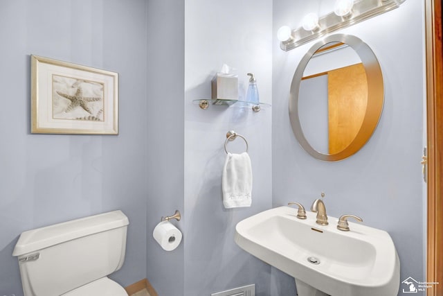 bathroom featuring a sink and toilet
