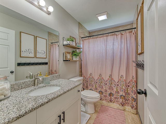 full bath with toilet, vanity, and a shower with curtain