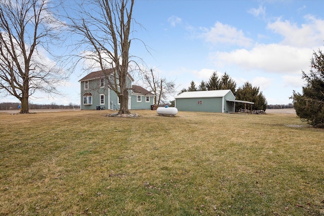 view of yard with an outdoor structure and a pole building