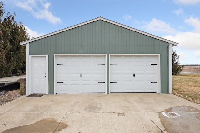 view of detached garage