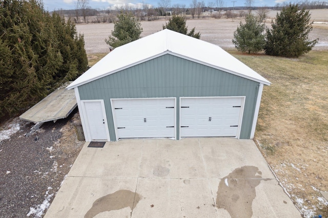view of detached garage