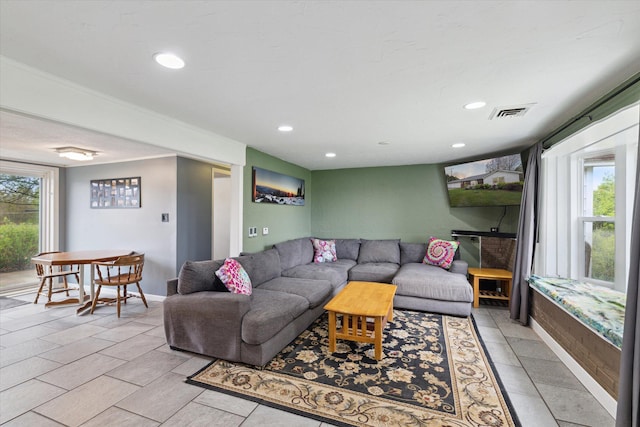 living room featuring visible vents, baseboards, and recessed lighting