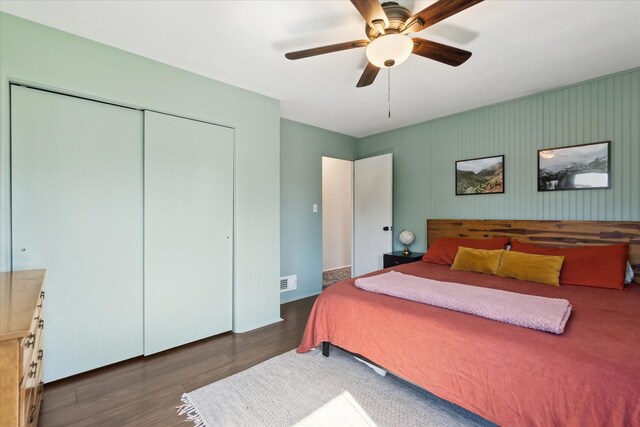 bedroom with wood finished floors, a closet, and ceiling fan