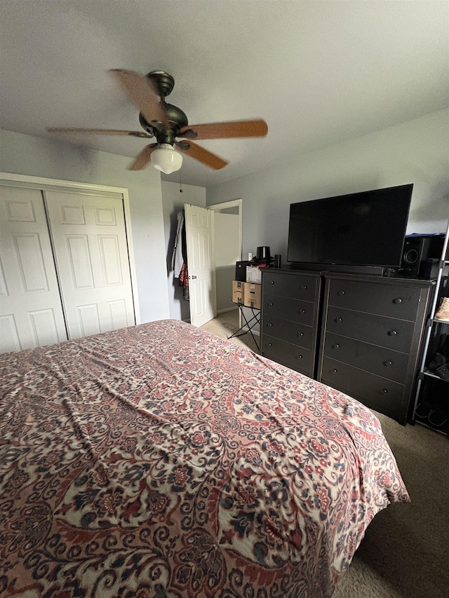 bedroom with ceiling fan, carpet floors, and a closet