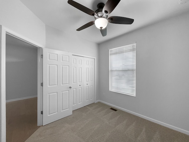 8351 Ardmoor Dr, Ypsilanti, MI 48198 - unfurnished bedroom featuring a closet, carpet floors, visible vents, baseboards, and ceiling fan