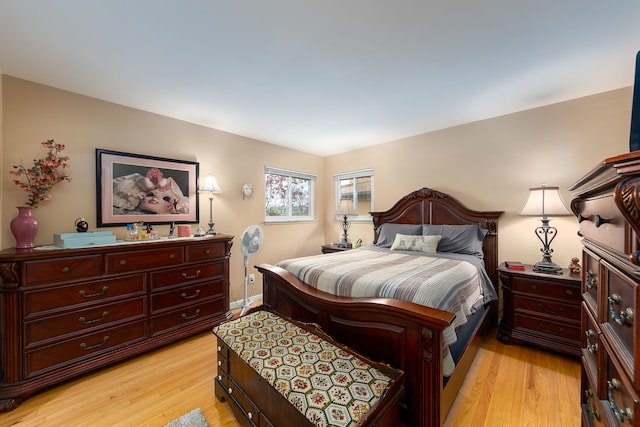 3928 Embarcadero St, Waterford, MI 48329 - bedroom featuring light wood-style flooring and baseboards
