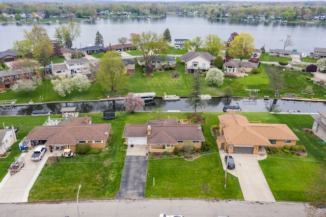 3928 Embarcadero St, Waterford, MI 48329 - aerial view of property and surrounding area featuring a nearby body of water and nearby suburban area