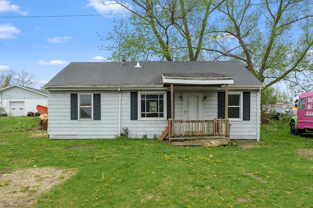 view of front of house with a front lawn and roof with shingles