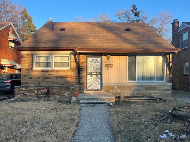 view of front facade featuring roof with shingles