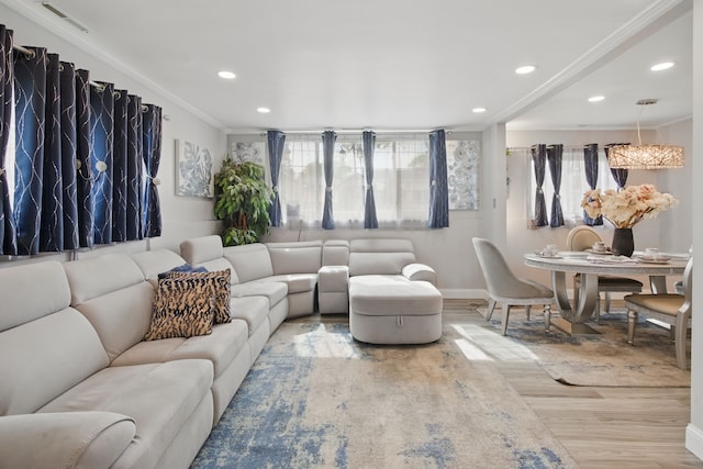 living room featuring wood finished floors, recessed lighting, crown molding, and baseboards