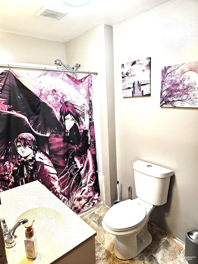 full bathroom with toilet, vanity, curtained shower, visible vents, and stone finish flooring