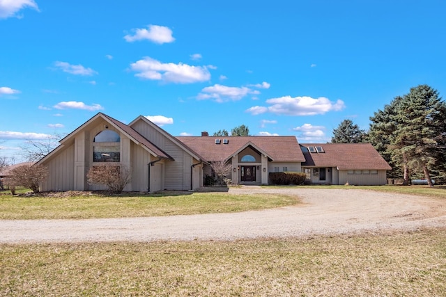 3101 Delano Rd, Oxford, MI 48371 - view of front of home featuring dirt driveway, a front yard, and board and batten siding
