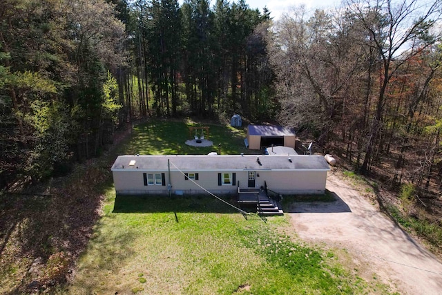 bird's eye view with a wooded view