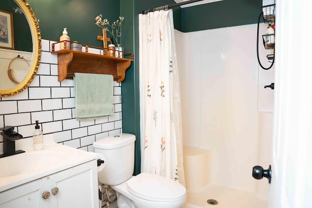 11005 Elm Ave, Howard City, MI 49329 - full bathroom featuring tasteful backsplash, vanity, toilet, curtained shower, and tile walls