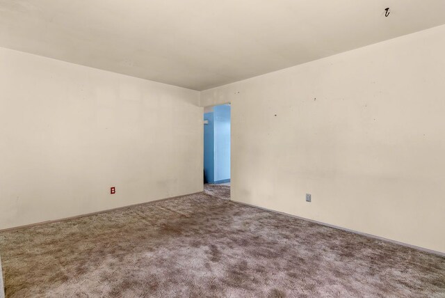 unfurnished room featuring carpet floors