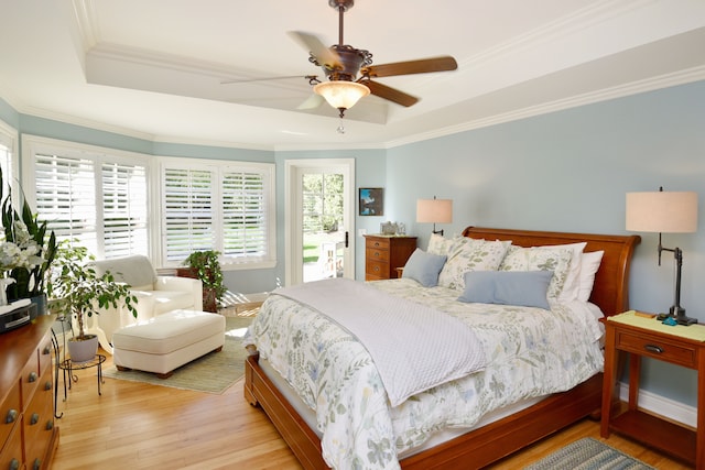 1256 Lenhill Ct, Bloomfield Hills, MI 48304 - bedroom featuring light wood-style flooring, a raised ceiling, ornamental molding, and ceiling fan