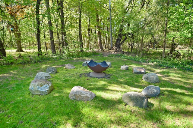 1256 Lenhill Ct, Bloomfield Hills, MI 48304 - view of grassy yard