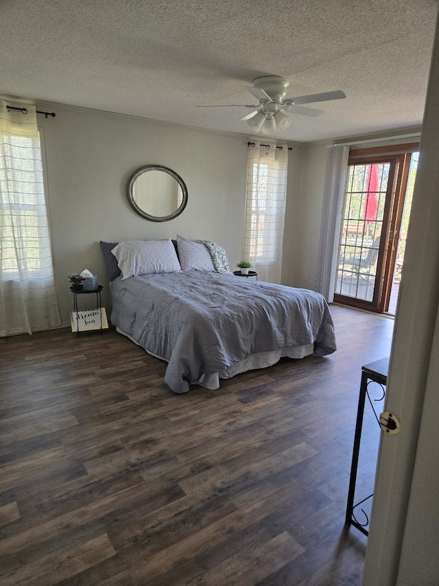 bedroom featuring dark wood-style floors, a textured ceiling, and a ceiling fan