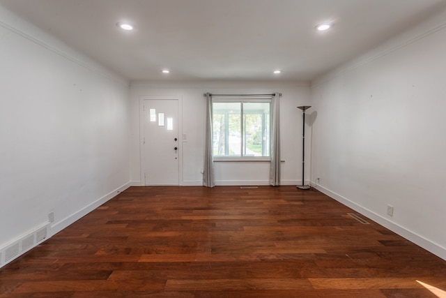foyer entrance featuring crown molding, recessed lighting, wood finished floors, and baseboards