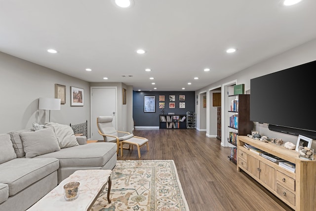 living area with baseboards, dark wood-style flooring, visible vents, and recessed lighting