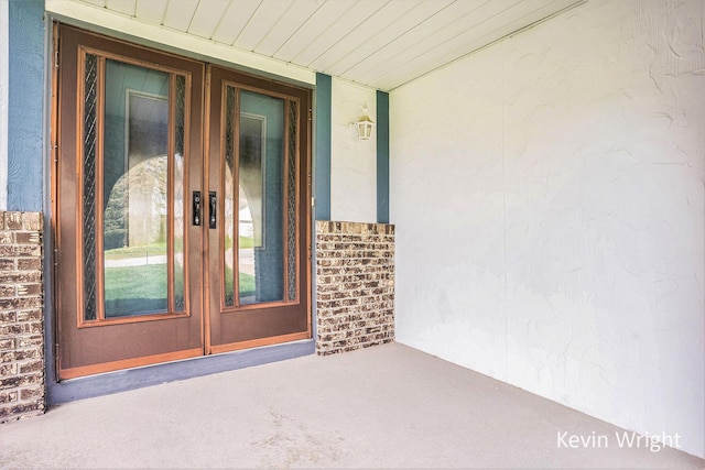property entrance with stucco siding