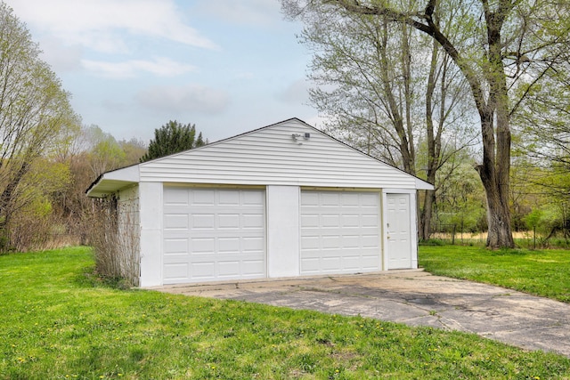 view of detached garage
