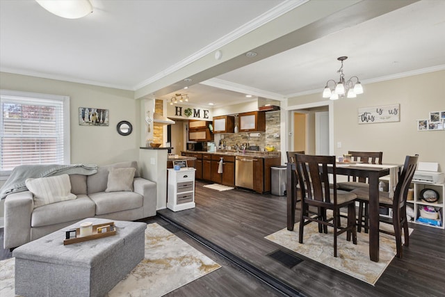 living room with dark wood finished floors, visible vents, a chandelier, ornamental molding, and recessed lighting