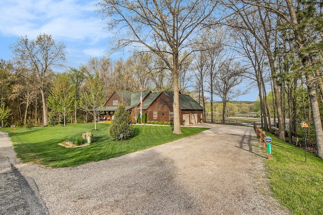 view of front of house featuring a garage, driveway, and a front yard