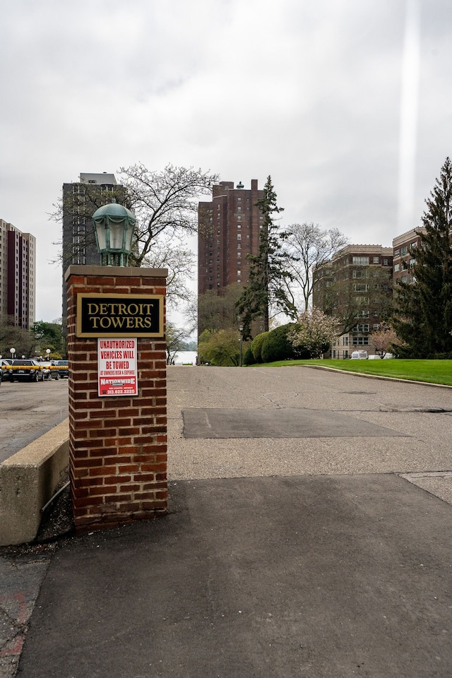 8162 E Jefferson Ave Unit 16A, Detroit, MI 48214 - view of road