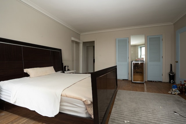 8162 E Jefferson Ave Unit 16A, Detroit, MI 48214 - bedroom with wood finished floors, crown molding, and beverage cooler