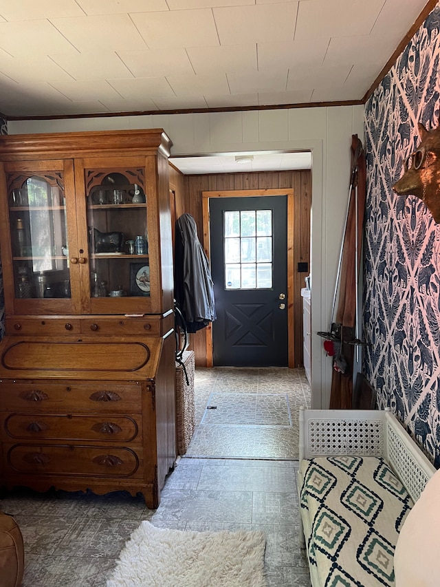 entryway featuring ornamental molding