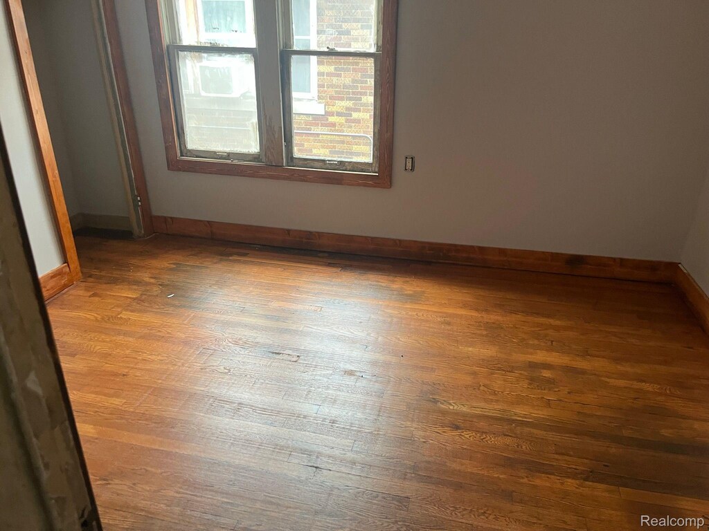 8060 Curt St, Detroit, MI 48213 - photo 3