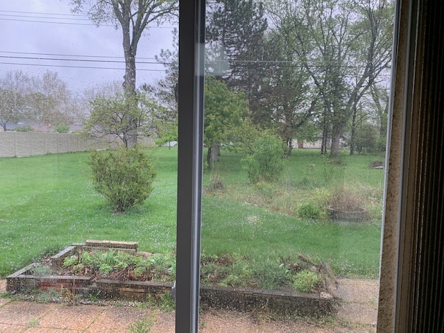 6568 Fairwood Dr, Dearborn Heights, MI 48127 - view of grassy yard