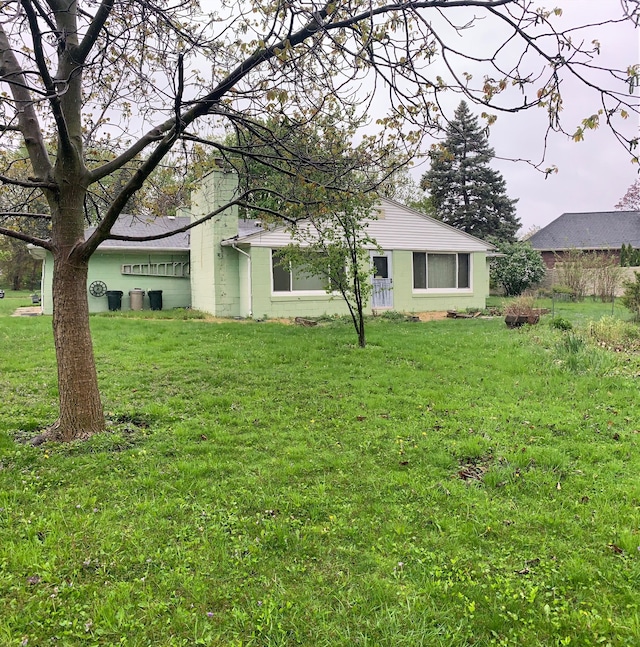 6568 Fairwood Dr, Dearborn Heights, MI 48127 - view of front of property with a front lawn