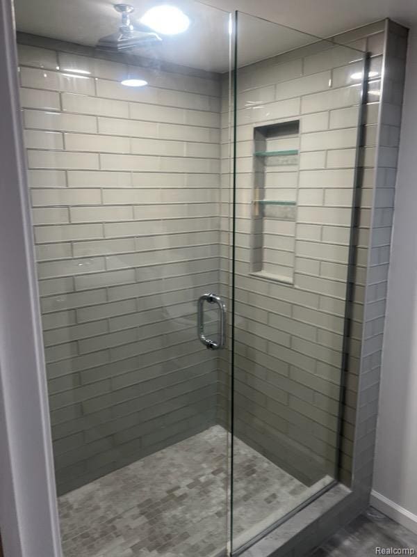 314 W 2nd Ave, Flint, MI 48503 - full bath featuring a shower stall and baseboards