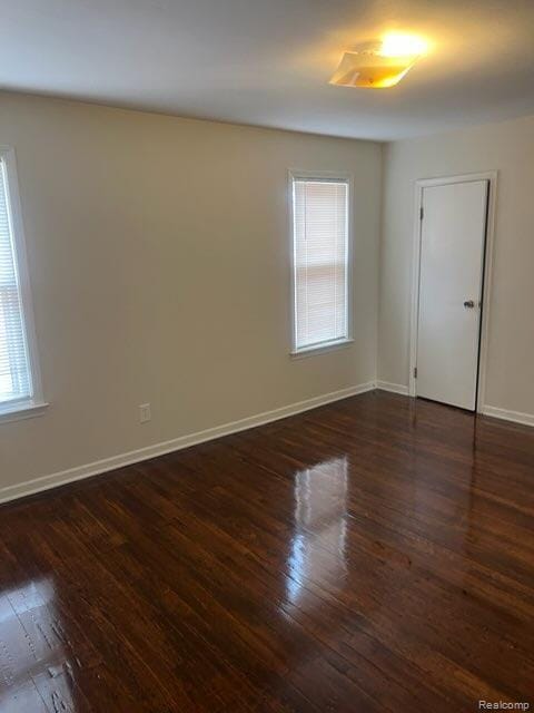 314 W 2nd Ave, Flint, MI 48503 - unfurnished room featuring dark wood-style floors and baseboards
