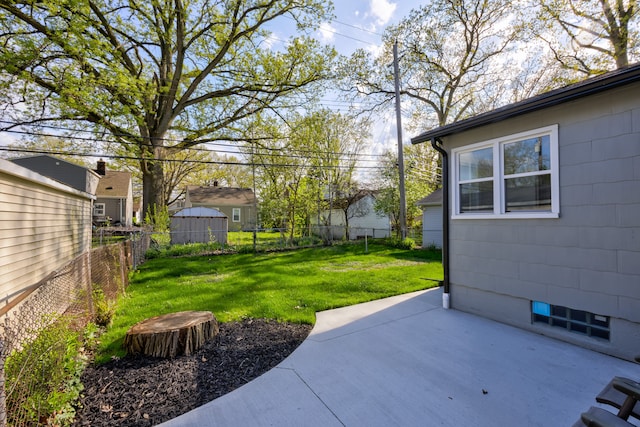 view of yard featuring a patio area