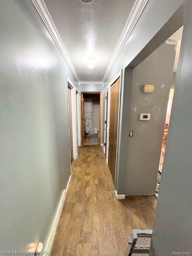 212 Sunnybrooke Dr, Vernon, MI 48476 - corridor with wood finished floors, crown molding, and baseboards
