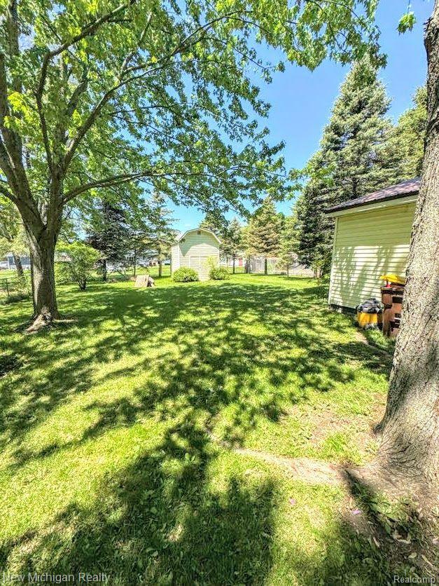 212 Sunnybrooke Dr, Vernon, MI 48476 - view of yard
