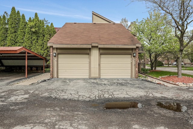 view of detached garage