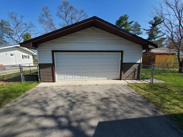 854 Kelley St, Traverse City, MI 49686 - detached garage with fence