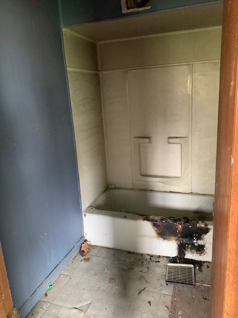 full bath featuring a tub