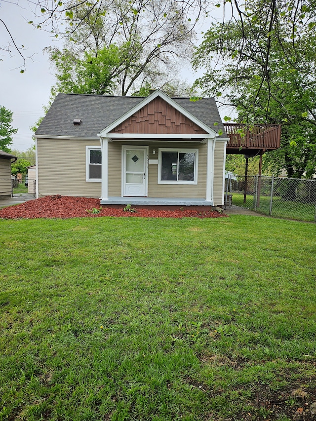 view of front of home featuring covered porch, fence, and a front yard